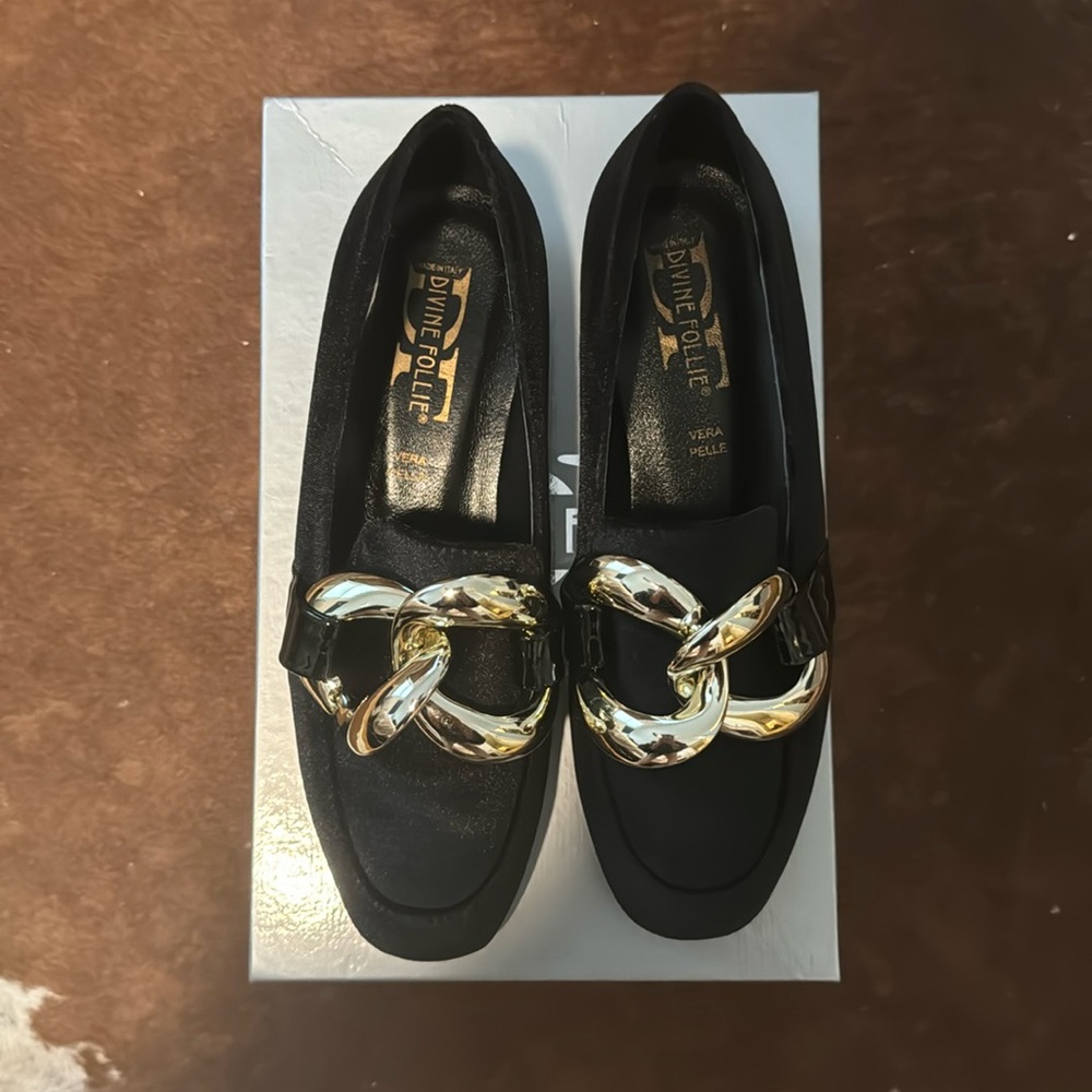 NWT Divine Follie Friulane Velvet Flats Sz 37